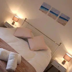 sunnyside-cottage-whitby.yorkshirehotels.net/